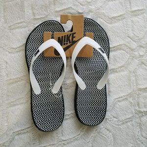 NWT Nike Flip Flops